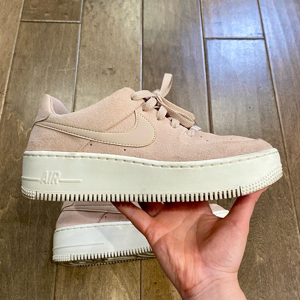 Nike Air Force 1 Sage Low in Particle Beige